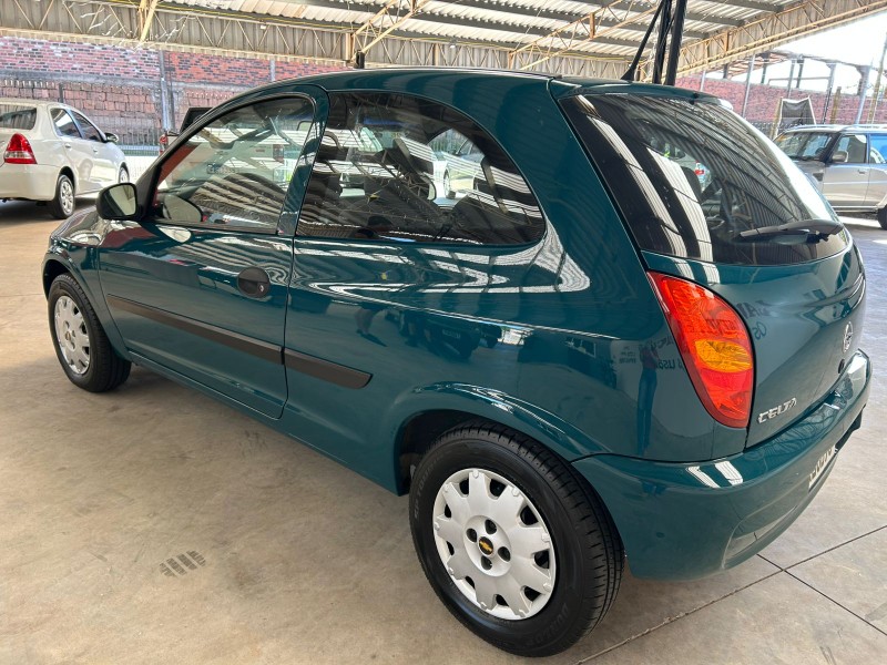 CHEVROLET CELTA 1.0 2002/2002 LAVENDA VEÍCULOS ARROIO DO MEIO / Carros no Vale