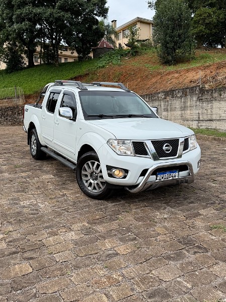 NISSAN FRONTIER SL CD 4X4 2.5TB DIESEL AUT 2015/2015 BOSCO AUTOMÓVEIS GUAPORÉ / Carros no Vale