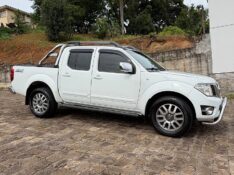 NISSAN FRONTIER SL CD 4X4 2.5TB DIESEL AUT 2015/2015 BOSCO AUTOMÓVEIS GUAPORÉ / Carros no Vale