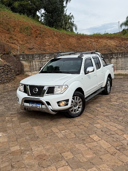 NISSAN FRONTIER SL CD 4X4 2.5TB DIESEL AUT 2015/2015 BOSCO AUTOMÓVEIS GUAPORÉ / Carros no Vale