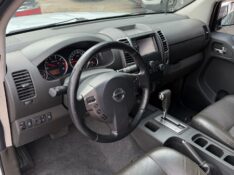 NISSAN FRONTIER SL CD 4X4 2.5TB DIESEL AUT 2015/2015 BOSCO AUTOMÓVEIS GUAPORÉ / Carros no Vale