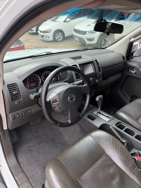 NISSAN FRONTIER SL CD 4X4 2.5TB DIESEL AUT 2015/2015 BOSCO AUTOMÓVEIS GUAPORÉ / Carros no Vale