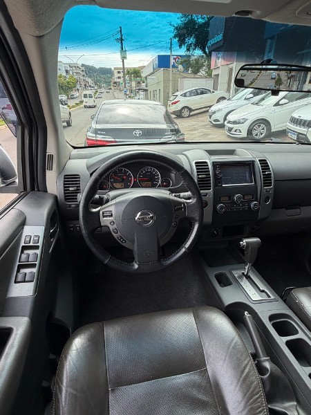 NISSAN FRONTIER SL CD 4X4 2.5TB DIESEL AUT 2015/2015 BOSCO AUTOMÓVEIS GUAPORÉ / Carros no Vale