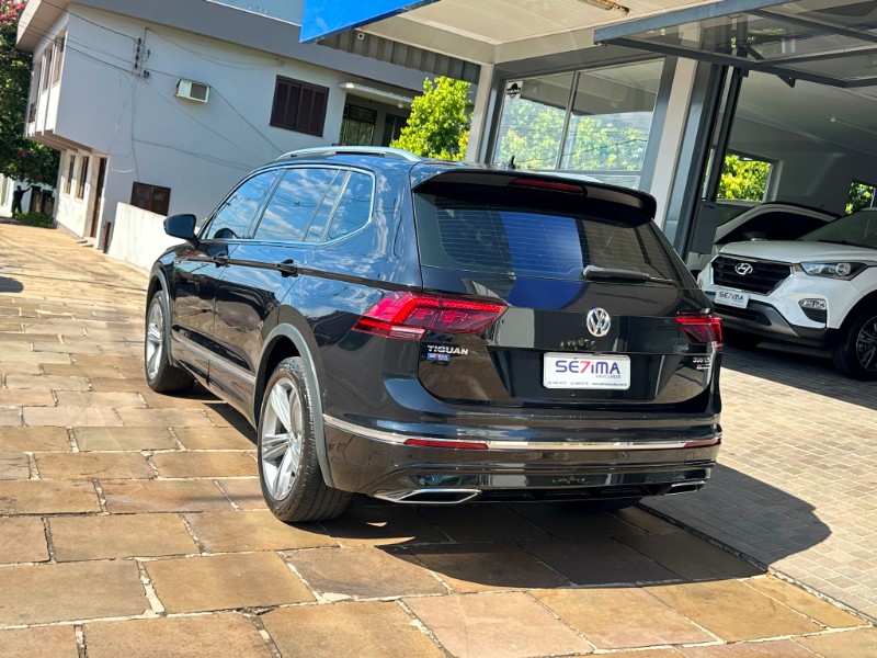 VOLKSWAGEN TIGUAN R-LINE 350 TSI 2020/2020 SÉTIMA VEÍCULOS GUAPORÉ / Carros no Vale