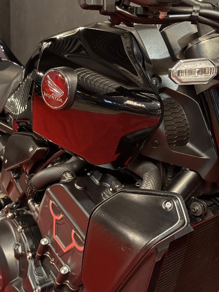 HONDA MOTOS CB 1000R /2022 EXCLUSIVO VEÍCULOS SANTA CRUZ DO SUL / Carros no Vale