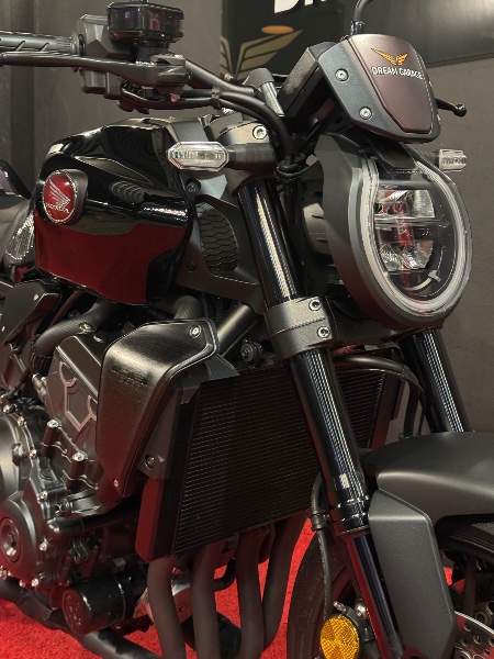 HONDA MOTOS CB 1000R /2022 EXCLUSIVO VEÍCULOS SANTA CRUZ DO SUL / Carros no Vale