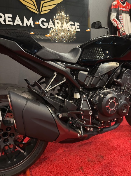 HONDA MOTOS CB 1000R /2022 EXCLUSIVO VEÍCULOS SANTA CRUZ DO SUL / Carros no Vale