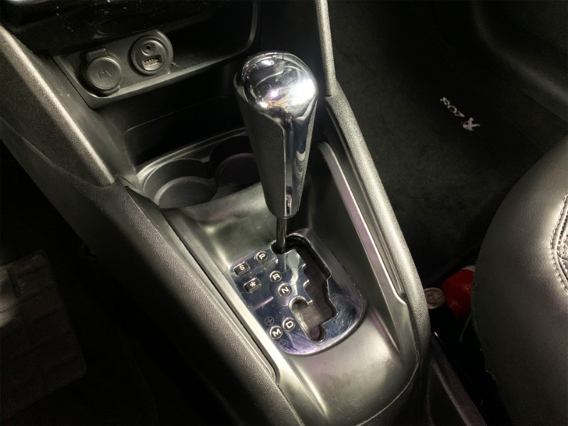 PEUGEOT 208 1.6 16V GRIFFE 2013/2014 DUARTE VEÍCULOS PORTO ALEGRE / Carros no Vale