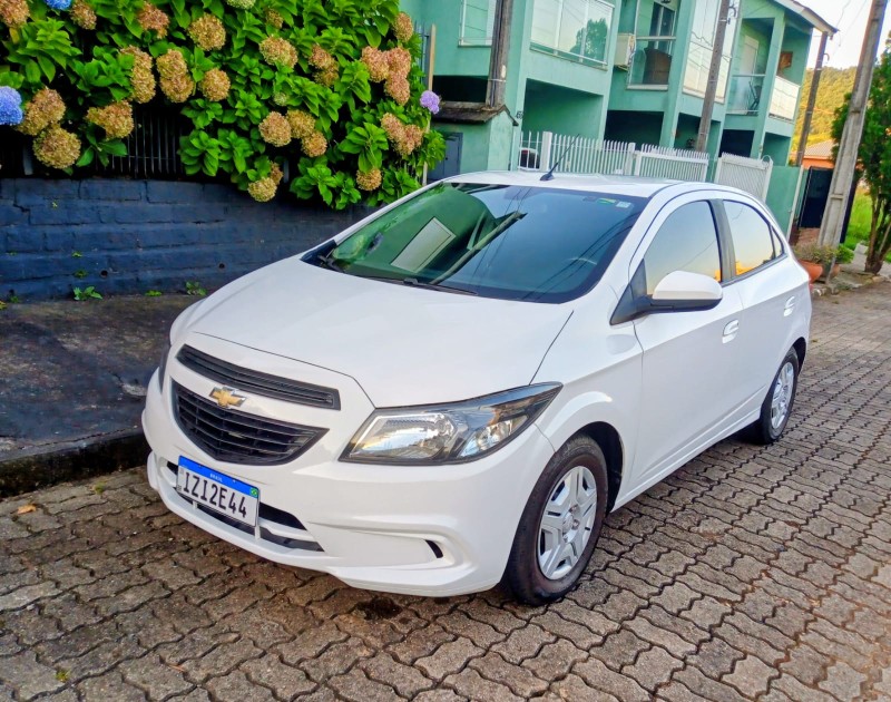 CHEVROLET ONIX HATCH JOY 1.0 8V FLEX 5P MEC. 2019/2019 ALTERNATIVA VEÍCULOS LAJEADO / Carros no Vale CHEVROLET ONIX HATCH JOY 1.0 8V FLEX 5P MEC. 2019/2019 ALTERNATIVA VEÍCULOS LAJEADO / Carros no Vale