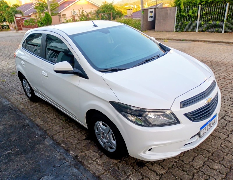CHEVROLET ONIX HATCH JOY 1.0 8V FLEX 5P MEC. 2019/2019 ALTERNATIVA VEÍCULOS LAJEADO / Carros no Vale CHEVROLET ONIX HATCH JOY 1.0 8V FLEX 5P MEC. 2019/2019 ALTERNATIVA VEÍCULOS LAJEADO / Carros no Vale