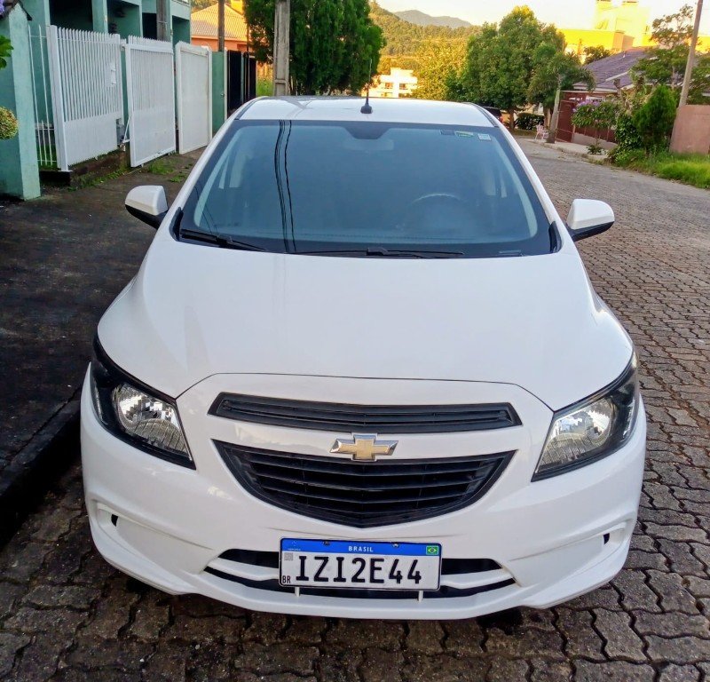 CHEVROLET ONIX HATCH JOY 1.0 8V FLEX 5P MEC. 2019/2019 ALTERNATIVA VEÍCULOS LAJEADO / Carros no Vale CHEVROLET ONIX HATCH JOY 1.0 8V FLEX 5P MEC. 2019/2019 ALTERNATIVA VEÍCULOS LAJEADO / Carros no Vale