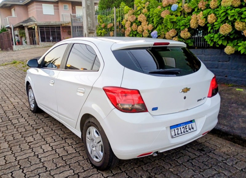 CHEVROLET ONIX HATCH JOY 1.0 8V FLEX 5P MEC. 2019/2019 ALTERNATIVA VEÍCULOS LAJEADO / Carros no Vale CHEVROLET ONIX HATCH JOY 1.0 8V FLEX 5P MEC. 2019/2019 ALTERNATIVA VEÍCULOS LAJEADO / Carros no Vale