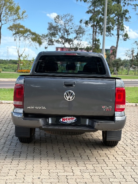 VOLKSWAGEN AMAROK 2.0 4X4 TDI COMFORTILINE CD DIESEL 4P AUTOMÁTICO /2018 NEURI VEÍCULOS LAJEADO / Carros no Vale
