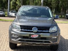 VOLKSWAGEN AMAROK 2.0 4X4 TDI COMFORTILINE CD DIESEL 4P AUTOMÁTICO /2018 NEURI VEÍCULOS LAJEADO / Carros no Vale