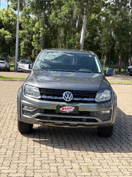 VOLKSWAGEN AMAROK 2.0 4X4 TDI COMFORTILINE CD DIESEL 4P AUTOMÁTICO /2018 NEURI VEÍCULOS LAJEADO / Carros no Vale