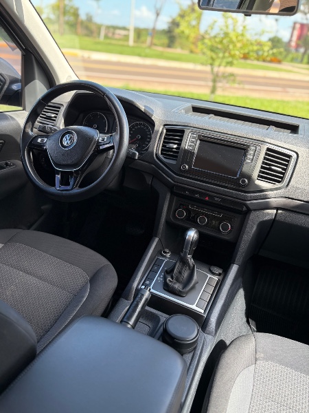 VOLKSWAGEN AMAROK 2.0 4X4 TDI COMFORTILINE CD DIESEL 4P AUTOMÁTICO /2018 NEURI VEÍCULOS LAJEADO / Carros no Vale
