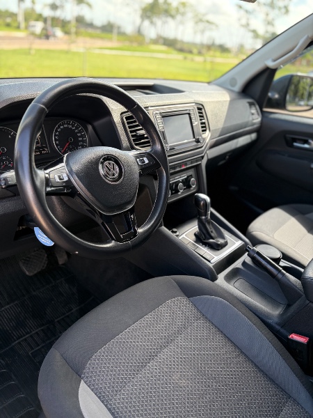 VOLKSWAGEN AMAROK 2.0 4X4 TDI COMFORTILINE CD DIESEL 4P AUTOMÁTICO /2018 NEURI VEÍCULOS LAJEADO / Carros no Vale