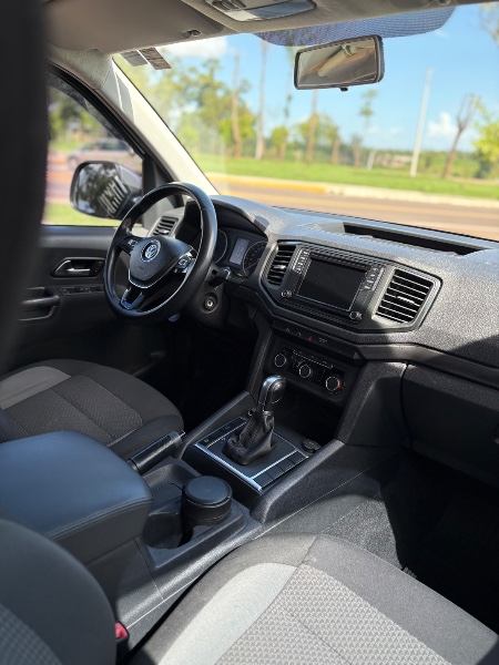VOLKSWAGEN AMAROK 2.0 4X4 TDI COMFORTILINE CD DIESEL 4P AUTOMÁTICO /2018 NEURI VEÍCULOS LAJEADO / Carros no Vale