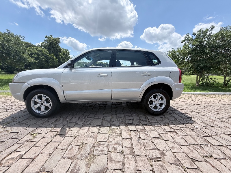 HYUNDAI TUCSON 2.0 2011/2011 ELY AUTOMÓVEIS LAJEADO / Carros no Vale