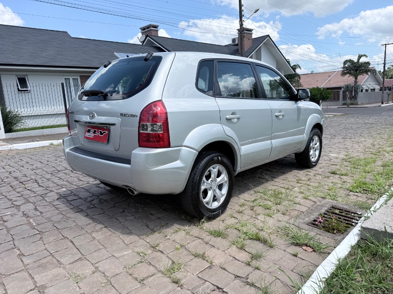 HYUNDAI TUCSON 2.0 2011/2011 ELY AUTOMÓVEIS LAJEADO / Carros no Vale