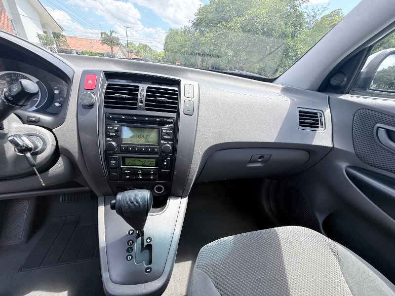 HYUNDAI TUCSON 2.0 2011/2011 ELY AUTOMÓVEIS LAJEADO / Carros no Vale