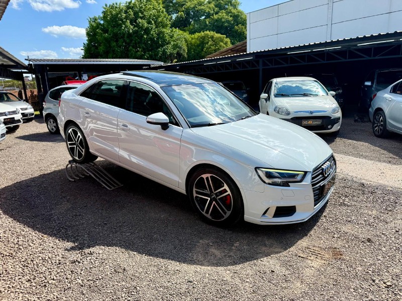 AUDI A3 SEDAN PERFORMANCE 2.0 TFSI /2019 AR MULTIMARCAS VENÂNCIO AIRES / Carros no Vale
