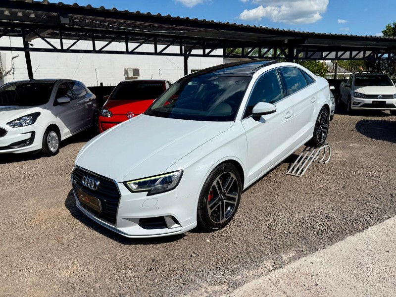 AUDI A3 SEDAN PERFORMANCE 2.0 TFSI /2019 AR MULTIMARCAS VENÂNCIO AIRES / Carros no Vale