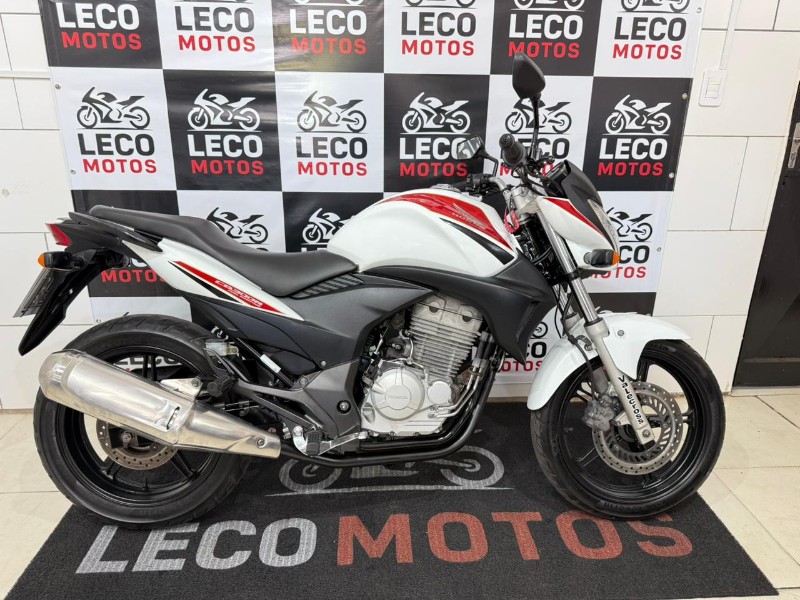 HONDA MOTOS CB 300R 2012/2012 LECO MOTOS VENÂNCIO AIRES / Carros no Vale