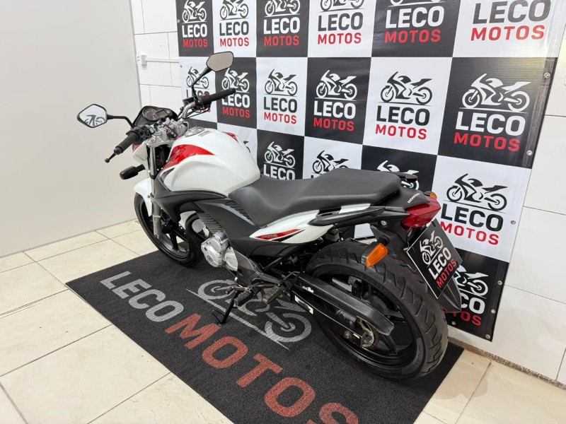 HONDA MOTOS CB 300R 2012/2012 LECO MOTOS VENÂNCIO AIRES / Carros no Vale