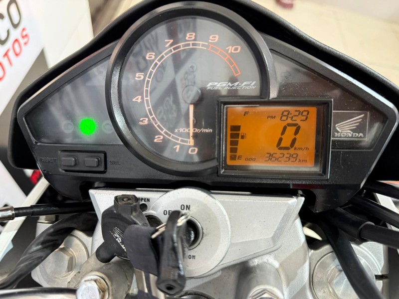 HONDA MOTOS CB 300R 2012/2012 LECO MOTOS VENÂNCIO AIRES / Carros no Vale