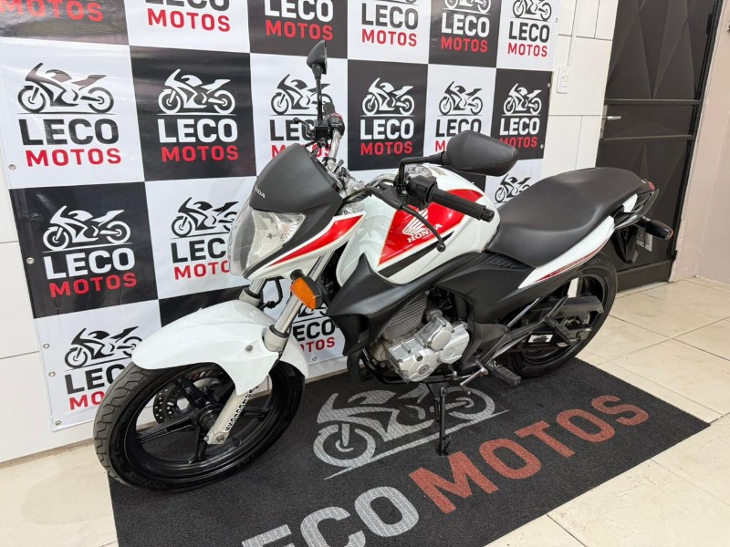 HONDA MOTOS CB 300R 2012/2012 LECO MOTOS VENÂNCIO AIRES / Carros no Vale