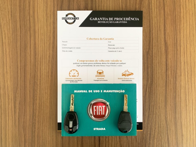 FIAT STRADA 1.4 MPI HARD WORKING CD 8V FLEX 3P MANUAL 2015/2016 DUARTE VEÍCULOS PORTO ALEGRE / Carros no Vale