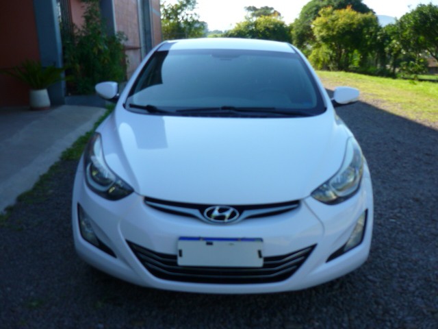 HYUNDAI ELANTRA 2.0 GLS 16V FLEX 4P AUTOMÁTICO 2014/2015 PREMIUM AUTOMÓVEIS ARROIO DO MEIO / Carros no Vale