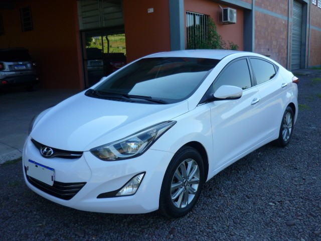 HYUNDAI ELANTRA 2.0 GLS 16V FLEX 4P AUTOMÁTICO 2014/2015 PREMIUM AUTOMÓVEIS ARROIO DO MEIO / Carros no Vale