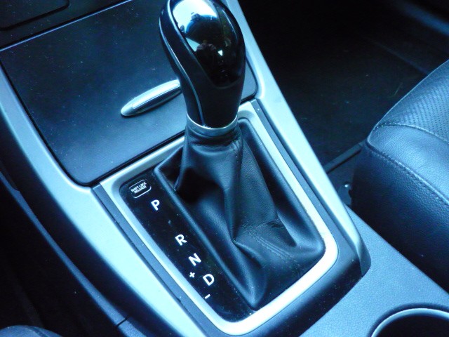 HYUNDAI ELANTRA 2.0 GLS 16V FLEX 4P AUTOMÁTICO 2014/2015 PREMIUM AUTOMÓVEIS ARROIO DO MEIO / Carros no Vale