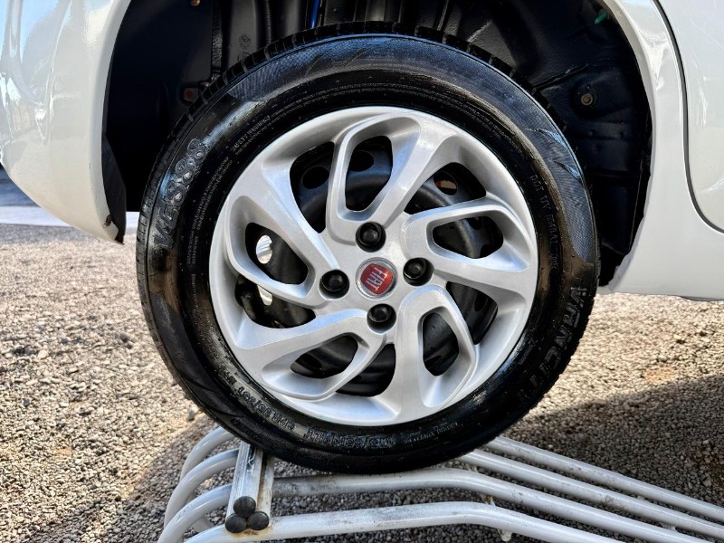 FIAT UNO 1.4 EVOLUTION 8V /2015 AR MULTIMARCAS VENÂNCIO AIRES / Carros no Vale