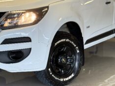 CHEVROLET S10 2.8 16V TURBO DIESEL LS CS 4X4 MANUAL 2017/2018 MALAGGI VEÍCULOS ENCANTADO / Carros no Vale