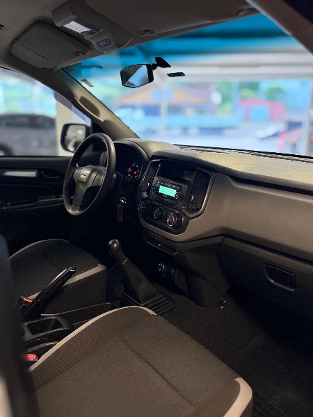 CHEVROLET S10 2.8 16V TURBO DIESEL LS CS 4X4 MANUAL 2017/2018 MALAGGI VEÍCULOS ENCANTADO / Carros no Vale