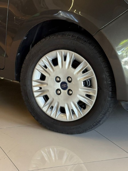 FORD KA 1.5 SEDAN SE PLUS 12V 2019/2019 JM AUTOMÓVEIS VENÂNCIO AIRES / Carros no Vale