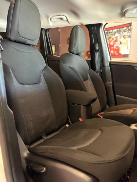 JEEP RENEGADE 1.8 SPORT 16V 2017/2018 JM AUTOMÓVEIS VENÂNCIO AIRES / Carros no Vale