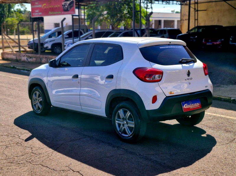 RENAULT KWID ZEN 1.0 2022/2023 CRUZEIRO MULTIMARCAS CRUZEIRO DO SUL / Carros no Vale