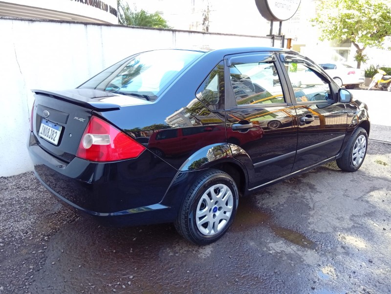 FORD FIESTA SEDAN 1.0 2006/2007 ALTERNATIVA VEÍCULOS LAJEADO / Carros no Vale