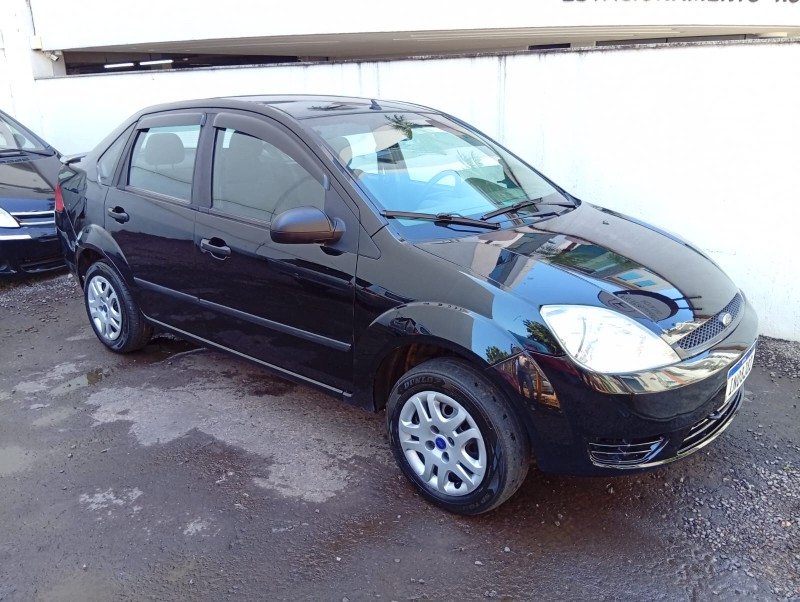 FORD FIESTA SEDAN 1.0 2006/2007 ALTERNATIVA VEÍCULOS LAJEADO / Carros no Vale
