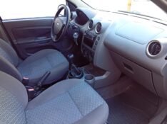 FORD FIESTA SEDAN 1.0 2006/2007 ALTERNATIVA VEÍCULOS LAJEADO / Carros no Vale