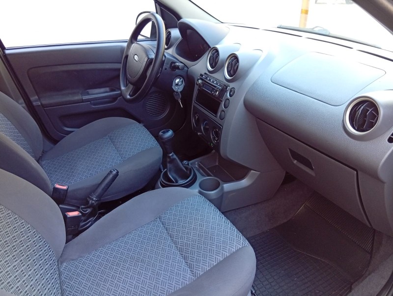 FORD FIESTA SEDAN 1.0 2006/2007 ALTERNATIVA VEÍCULOS LAJEADO / Carros no Vale