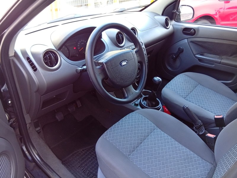 FORD FIESTA SEDAN 1.0 2006/2007 ALTERNATIVA VEÍCULOS LAJEADO / Carros no Vale