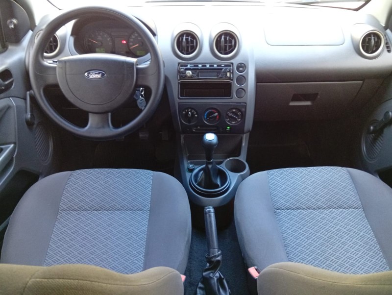 FORD FIESTA SEDAN 1.0 2006/2007 ALTERNATIVA VEÍCULOS LAJEADO / Carros no Vale