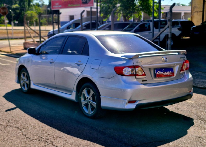 TOYOTA COROLLA 2.0 XRS 16V FLEX 4P AUTOMÁTICO 2012/2013 CRUZEIRO MULTIMARCAS CRUZEIRO DO SUL / Carros no Vale