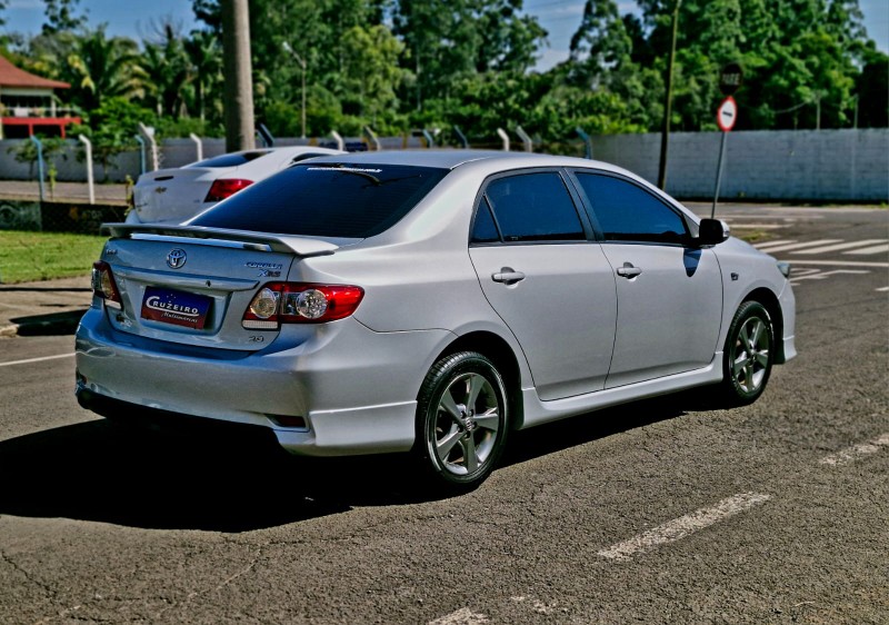 TOYOTA COROLLA 2.0 XRS 16V FLEX 4P AUTOMÁTICO 2012/2013 CRUZEIRO MULTIMARCAS CRUZEIRO DO SUL / Carros no Vale