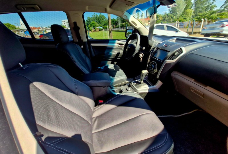 CHEVROLET TRAILBLAZER 2.8 LTZ 4X4 16V TURBO DIESEL 4P AUTOMÁTICO 2016/2016 CRUZEIRO MULTIMARCAS CRUZEIRO DO SUL / Carros no Vale